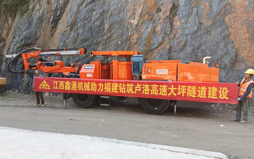 單臂錨桿鑿巖臺車(chē)
